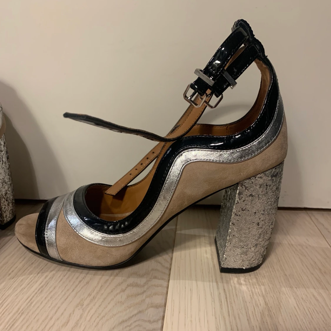 Högklackade skor från & Other Stories  - 90