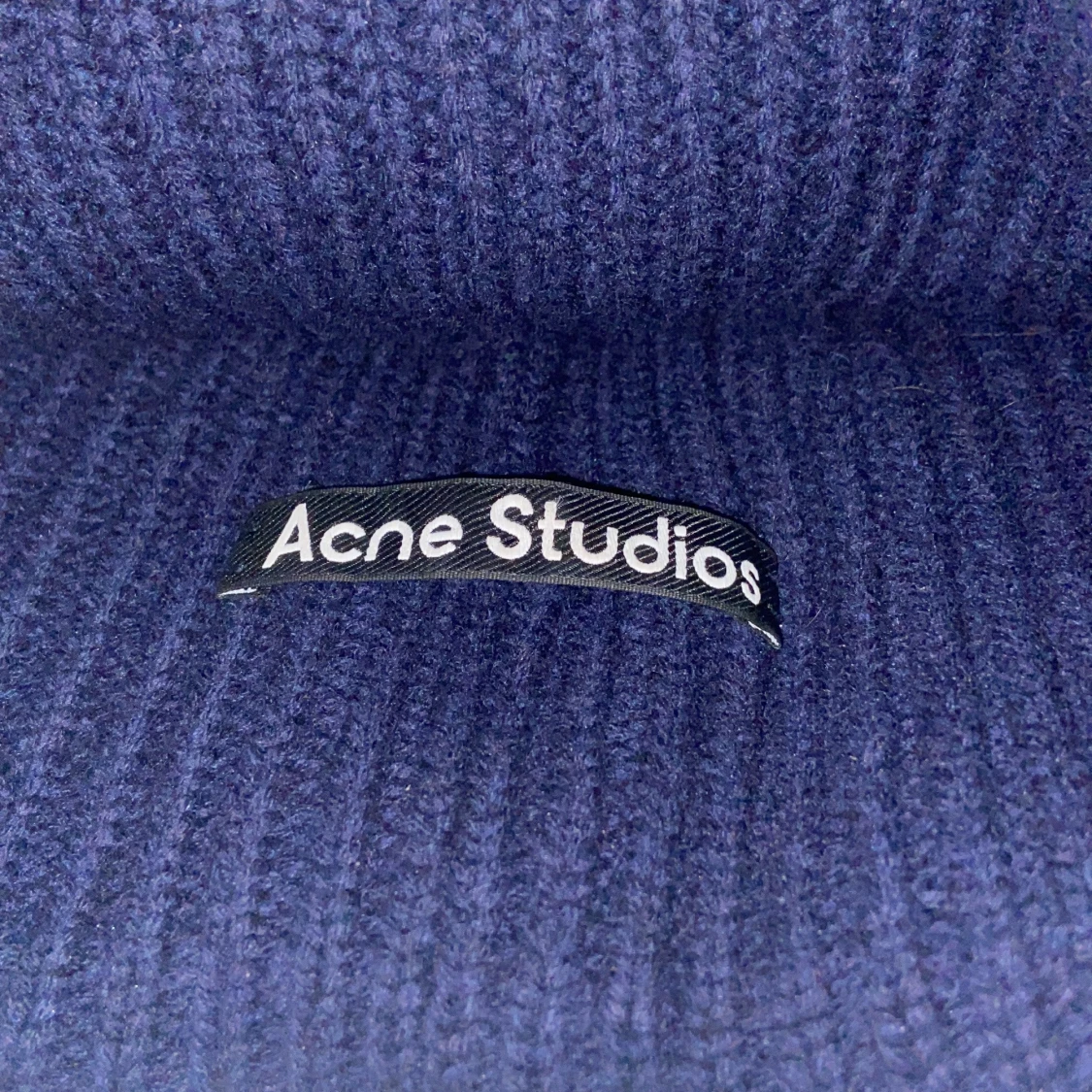 ACNE MÖSSA - 90