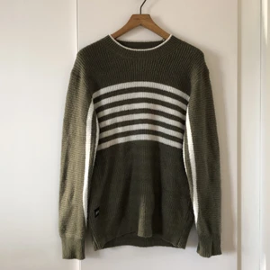 Young Native Stickad Sweater - Stickad från vintage Young Native! Riktigt fynd på en second hand, fint stickad och i bra skick. Otroligt bekväm! 