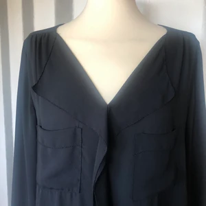 Svart blus M/L - Svart blus från Zara . Mycket fint skick 