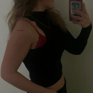 Asymmetrisk topp mango - Asymmetrisk topp från Mango, använd 2 gånger. Storlek S men passar även M