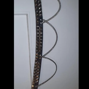 Nitskärp me kedjor - Nitskärp med kedjor på från bluefox. Köpt för 350 använd typ 3 gånger så bra skick💯💋 skriv priv för frågor🔥 pris kan möjligen diskuteras 