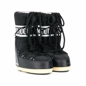 MoonBoots  - Extra bilder då alla bilder inte fick plats på det förra inlägget! Alla bud sker på DET ANDRA inlägget 💖