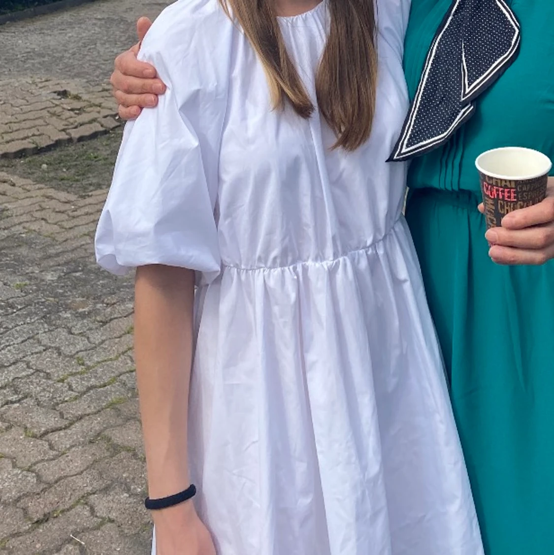 Vit klänning med puffarmar - 91