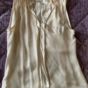 Malene Birger siden topp, storlek S - Malene Birger siden topp