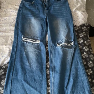 Blå Baggy Jeans med rivningar - Jeans från shein 