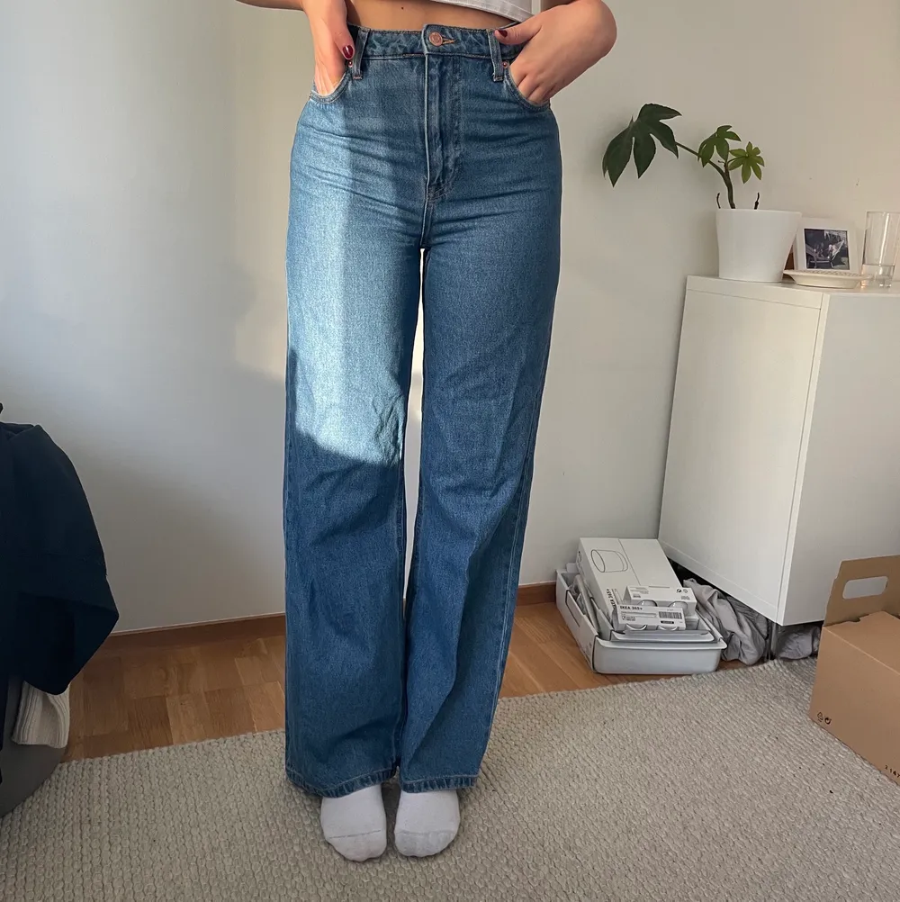 Jeans från hm i storlek 36💓 köparen står för frakt🌸. Jeans & Byxor.