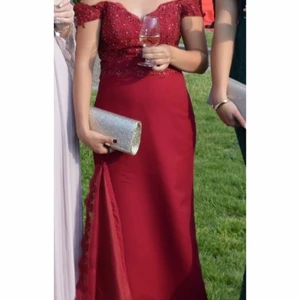 Balklänning - Använd en kväll 2019. Nyskick. Storlek S/M, 36/38, Frakt tillkommer om man ej vill mötas upp.