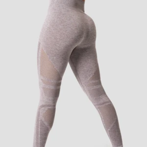 Gråa Iciw tights  - Sköna tights som sitter i midjan och åker inte ner. Bekväma att träna i. Nästan som nya. 299kr , frakt tillkommer. Strl S/M