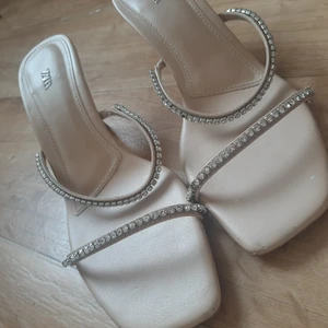 Skor från Zara - Storlek 37. Bekväma att gå i.