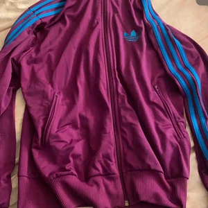 Adidas tröja - Storlek m/L