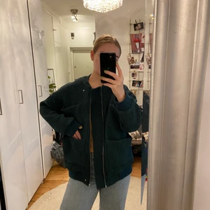 Jacka från Carin Wester - Jacka från Carin Wester. Knappt använd. Strl S, funkar nog om du är M. Färgen mer rättvis på bild 3. Finns i Stockholm