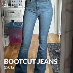 Säljer bootcut jeans.  De kommer från lager 157 och jag säljer de för 150 kr. Nypris 300kr. Priset kan absolut diskuteras! Använda väldigt få gånger!