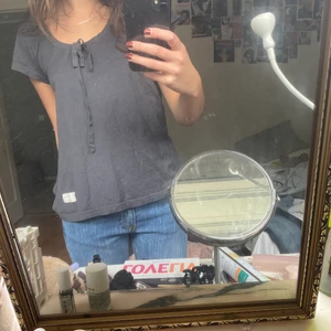 Odd Molly blus  - Blus/tshirt från odd Molly med snöre där framme. storlek 1 vilket motsvarar S, frakt tillkommer