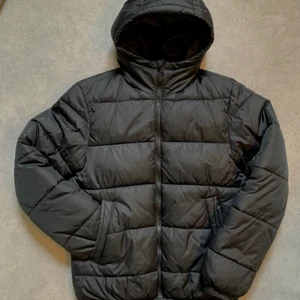 dunjacka - strl XS men passar S, inga hål. superfint skick! knappt använd. diskuterbart pris! 