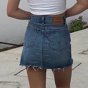 Levi’s kjol - Använd ett par gånger, inga defekter