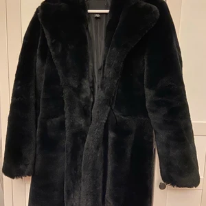 fake fur jacket - Jätte tjock och varm. Storlek 38