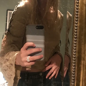 Tröja 100 kr - Söt ”hippie” tröja för 100 kr! Köpt på second hand och helt felfri. Möts upp i Stockholm! 💛