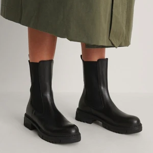 Boots - dom kostade 1000 nypris och är knappt använda då det var fel storlek💓skriv för fler bilder!