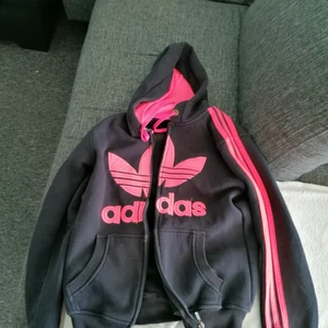 Adidas str m - Brugt få gange