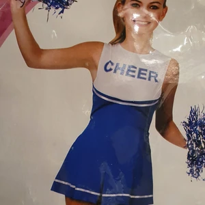 Halloween klänning set  - Allt går till samma och dem är utpakat.säljer dem eftersom jag har beställde annan. Passar xs_sFinns fler bilder 