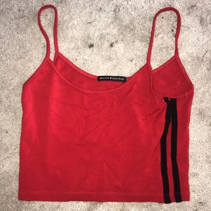 Brandy Melville 💞 - Oandvänt linne från brady Melville