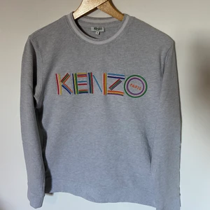 Kenzo tröja  - Kenzo töja  Nypris: 2000kr Mitt pris: 500kr Skick: 7/10 Storlek: S