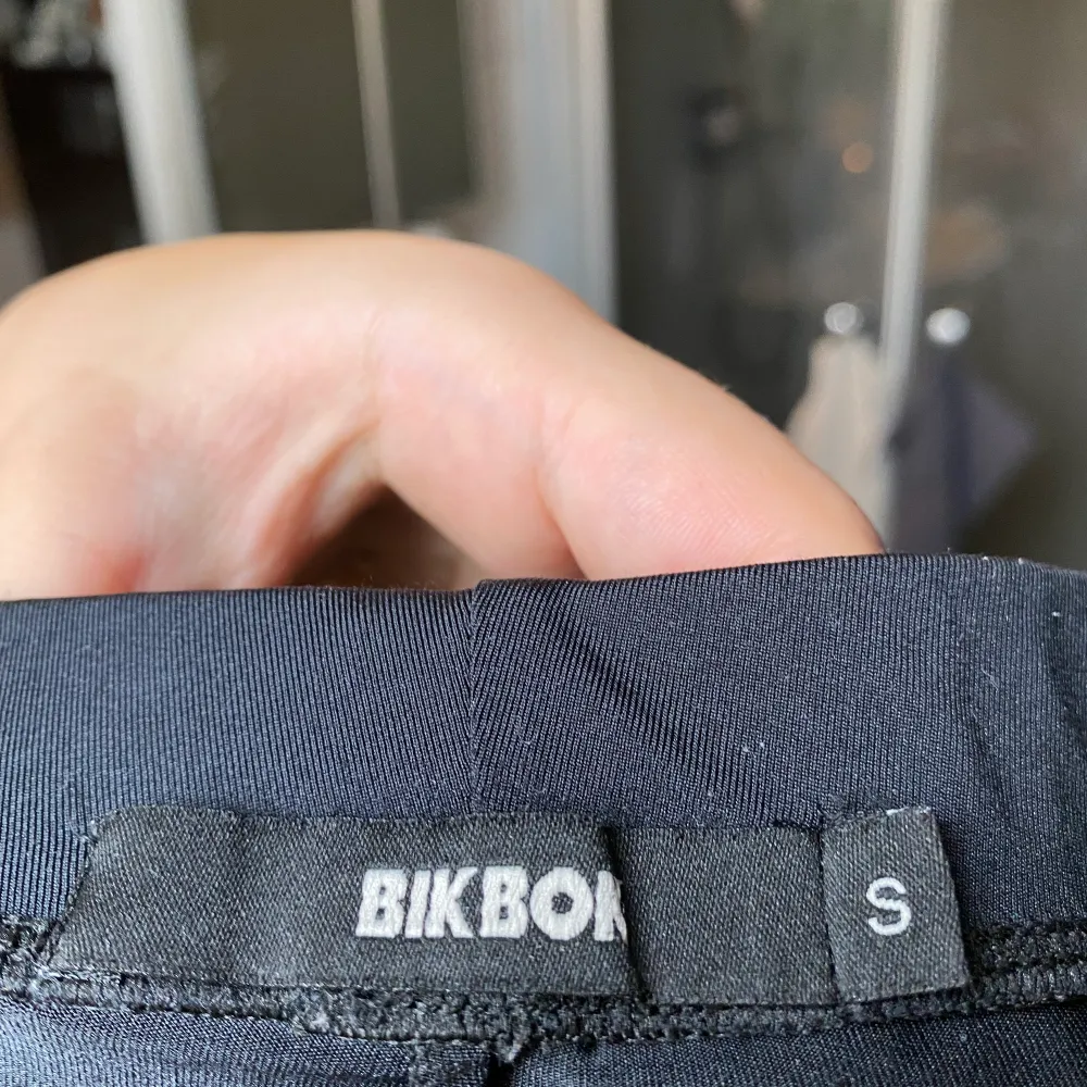 Fina cykelshorts som är lite silkiga i utseendet.  . Shorts.