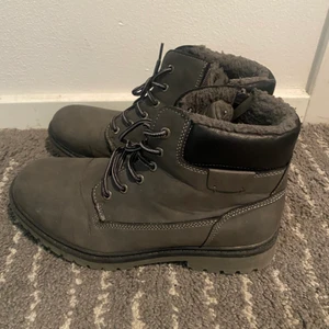 Skor  - Snoskor den är bra skick 