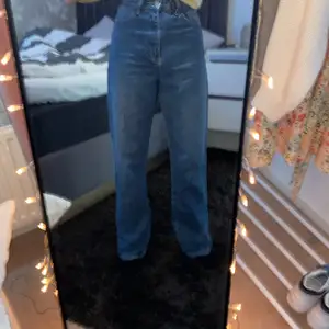 Lose fitting jeans, är ca 165 som lång