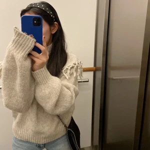 Stickad tröja!! - En jättemysig och skön stickad tröja från Lindex, köpt för längesen. Perfekt till vintern!! 😚 inga defekter, som ny.