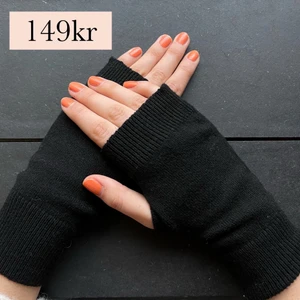 Torgvantar - Svarta torgvantar från vårt UF-företag Heia UF! Går att beställa här eller via vår Instagram: @heiauf. Kontakta oss gärna för mer info💓