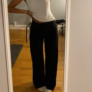 Kostymbyxor - Säljer nu mina trendiga kostymbyxor från bikbok pga att de är för stora för mig, nypris 300kr