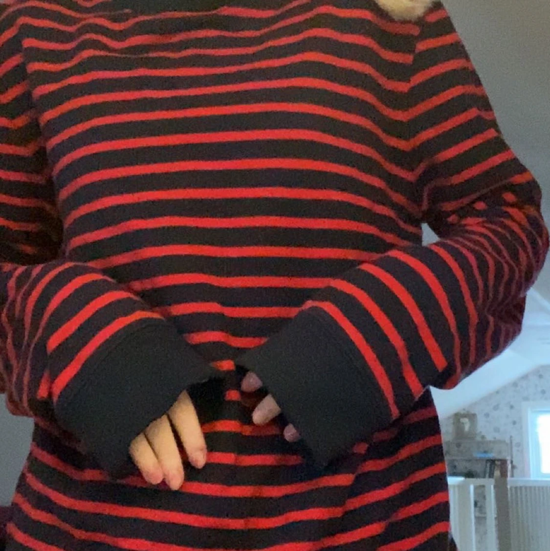 Röd svart randig tröja - 90