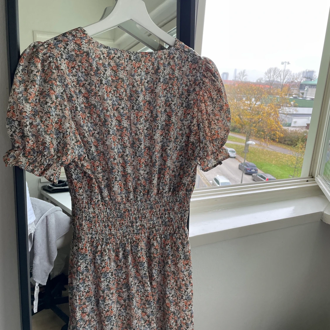 Superfin blommig klänning - 91