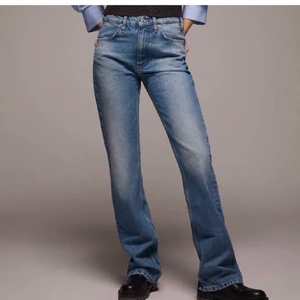 Zara byxor - Säljer nu mina populära zara byxor, säljer då dom är förstora. Bilderna är lånade från personen jag köpte de av!! ❤️ hör av er vid frågor! 