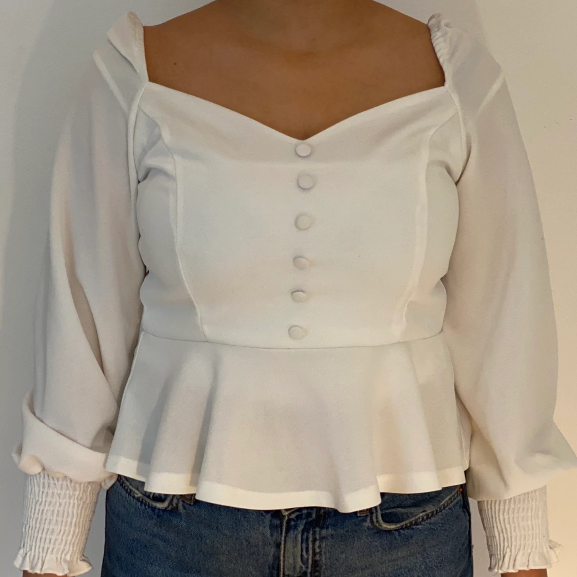 Vit blus finmaterial