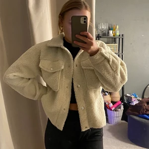 Jacka - Fluffjacka som inte kommit till användning, frakt tillkommer!