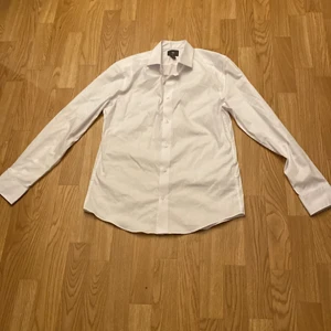 Skjorta from H&M / blouse from H&M  - It needs to be ironed but it is completely new and has never been worn 