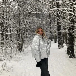 Silvrig jacka 🚀🚀 - Super snygg trendig silvrig vinterjacka från H&M. Varm och snygg till vintern. 😊 