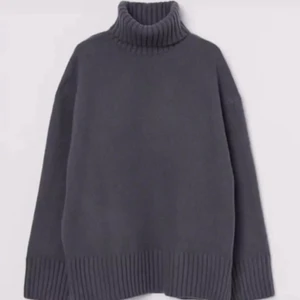 Stickad polo tröja  - Säljer min stickade polo tröja från hm💕 (slutsåld) 