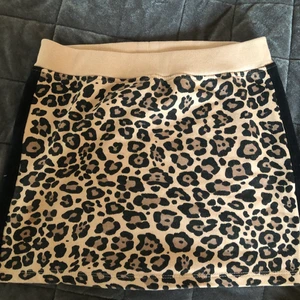 LEOPARD KJOL - Leopard kjol från ullared/gekås! Fint skick, näsan aldrig använd!