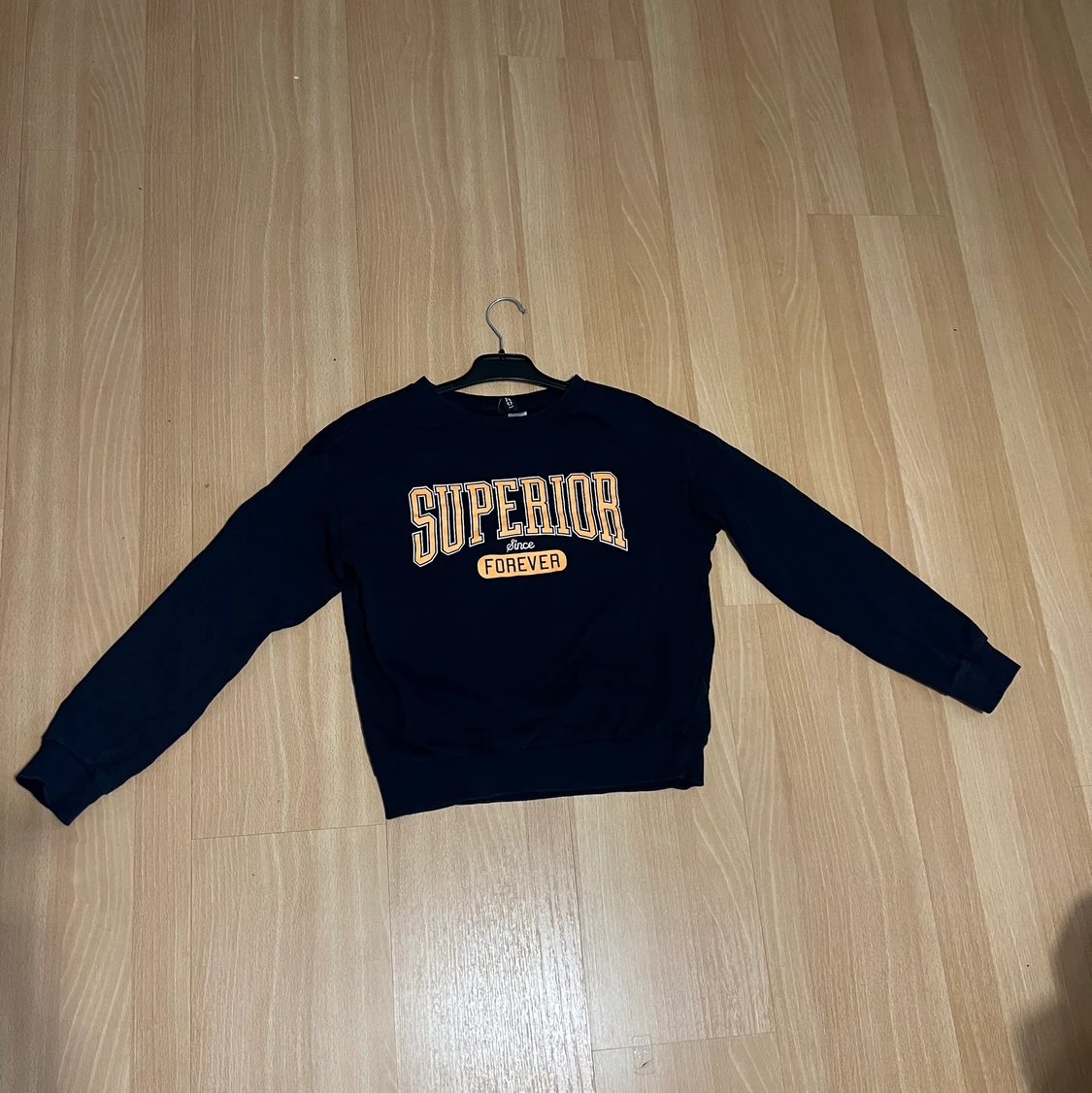 Tunn sweatshirt med tryck från H&M