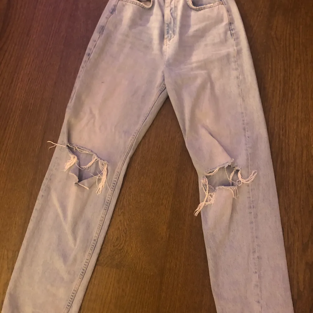 90s High Waist Jeans Gina Tricot. Storlek: 32. Använt några gånger. Köpt för 499kr. 150kr + frakt :)). Jeans & Byxor.