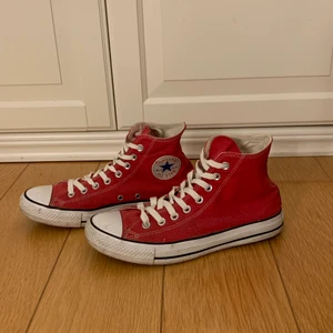 Converse chuck taylor all star - Lite smårepor här och där men i övrigt fint skick. Nypris 750kr