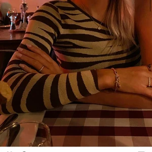 Zebra topp🤎 - Säljer denna så coola topp ifrån pull and bear🤎