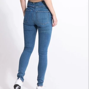 Jag säljer dessa andvönt 1-3  - Jag gillar inte längre. Dom har inga hål inga skador eller något ❤️ så kontakta ifall ngn skulle vilja köpa 