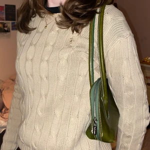 Ralp Lauren Kabelstickad 🤎 - Kabelstickad beige Ralph Lauren tröja i mycket fint skick! Guldig broderad logga 🤎 100% bomull, nypris ca 1290 kr