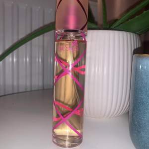 Pink sugar parfym 50ml, väldigt lite använd. En söt fräsch doft💕