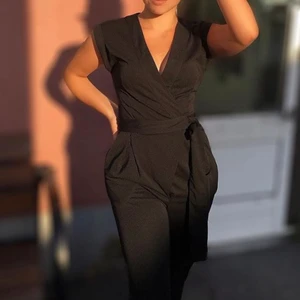 Jumpsuit/ byxdress - Nästan aldrig använd byxdress från Make Way. Storleken säger XXS men passar absolut S/ mindre M. Fixar med bilder om man önskar. 